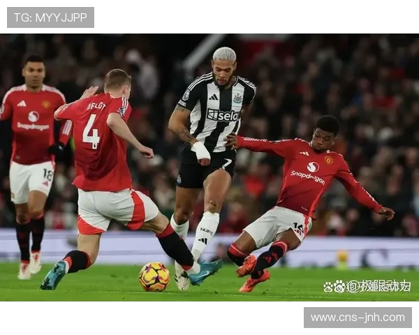 曼联中卫迪列治缺阵,后防漏洞频现 曼联中卫迪列治缺阵,后防漏洞频现